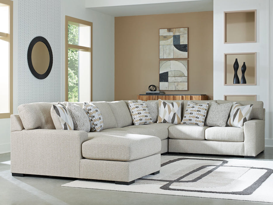 Laurelgrove Sectional with Chaise